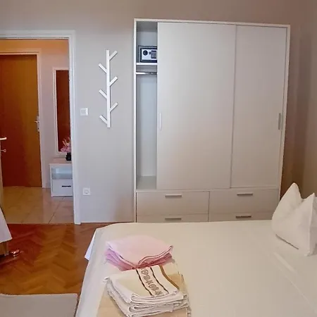 Panorama View Zeljko Scerbe 아파트 Mundanije